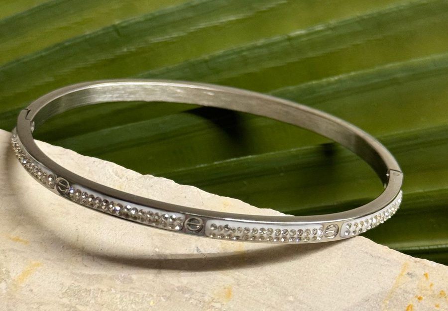 Bracelete prata com strass branco